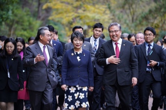한중일 외교장관 오찬엔 화합 담은 ‘삼색밀쌈’...한국식 짜장면도