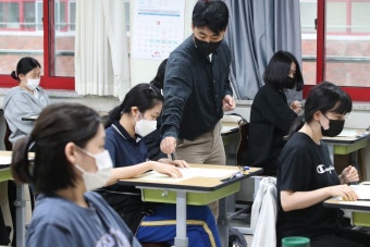 수능 감독관에 위협한 학부모 “교사에게 죄송… 딸 부정행위는 아녔어”