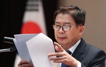 유철환 신임 권익위원장 “국민에 불편주는 정책 개선 앞장”