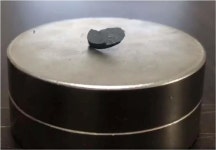 상온초전도 논란 연구자들, 美 학회서 LK-99 쌍둥이 새 초전도체 발표…정식 논문 게재 여전히 ‘불투명’