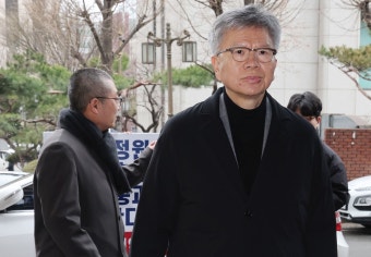 의협 비대위원장 14시간 고강도 조사… 자정 넘어 마쳐