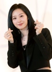 ‘처음처럼’, 한소희에서 김지원으로 환승?… 광고모델 바뀐다