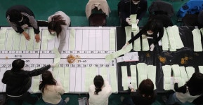 22대 총선 개표율 50.17%... 민주당 153석, 국민의힘 97석