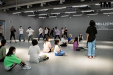 “댄스 스튜디오 아니었나요?” 원밀리언 ‘서울 관광새싹기업’ 선정