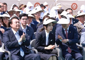 尹대통령, 김건희 여사와 사리 반환 기념식 참석