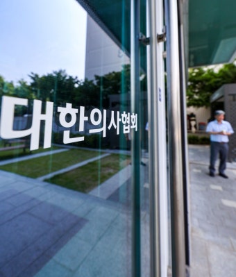 역대 최대 ‘6월 집단 휴진’ 의협 투표 참여율 54.8%…의료대란 확대되나