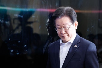 이재명 대통령, 대북송금 혐의 관련 모든 형사 사건 재판 연기되어