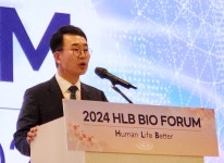 HLB 진양곤 회장, 간암 신약 만들다 고든램지 버거 투자?