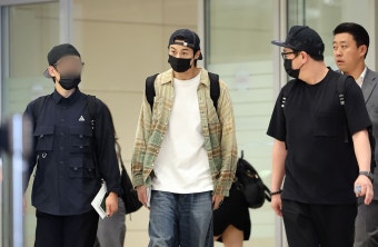 ‘황제 경호’ 논란 의식했나… 변우석, 경호원 절반으로 줄여 귀국