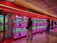 인생네컷에 이어 인형뽑기 왔다… “무인점포 많아져 대학상권은 시름”