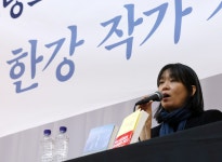 한강 작가, 노벨문학상 상금 13억원 ‘비과세’