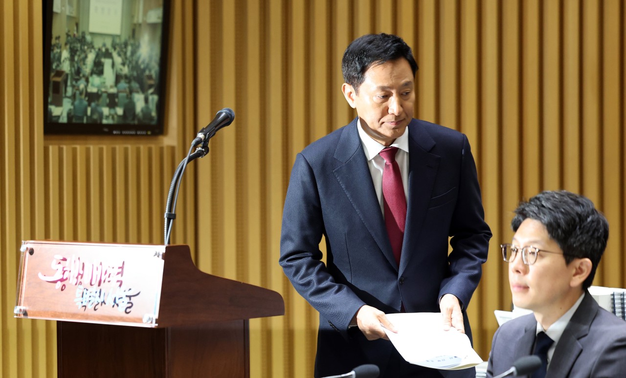 서울 월드컵 경기장, 잔디 상태 논란 계속... 개선 대책 논의중