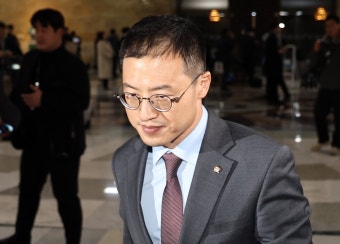 尹 탄핵 ‘반대→찬성’ 입장 바꾼 국민의힘 김상욱에 “응원” 화환