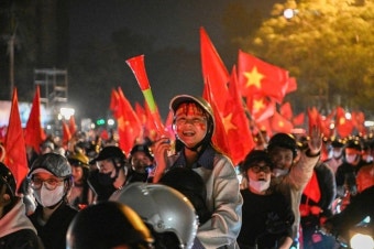 박항서 이은 ‘김상식 매직’에 베트남 열광… “동남아축구 우승”