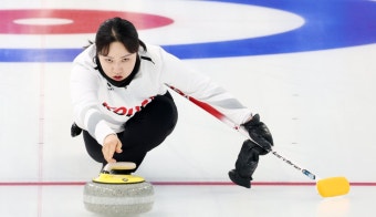 컬링 김경애·성지훈, 카타르 13점차로 꺾었다… 대회 첫 승리
