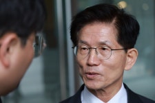 김문수 캠프에 이문열 소설가·고대영 前 KBS 사장 등 합류