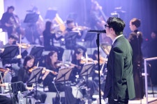 정준일, 8년 만에 선보인 오케스트라 무대…‘THE LIGHT’로 전한 현악의 감성