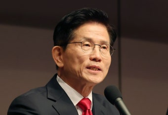 이재명-김문수 대선 강령 난타전, 여론의 관심 집중
