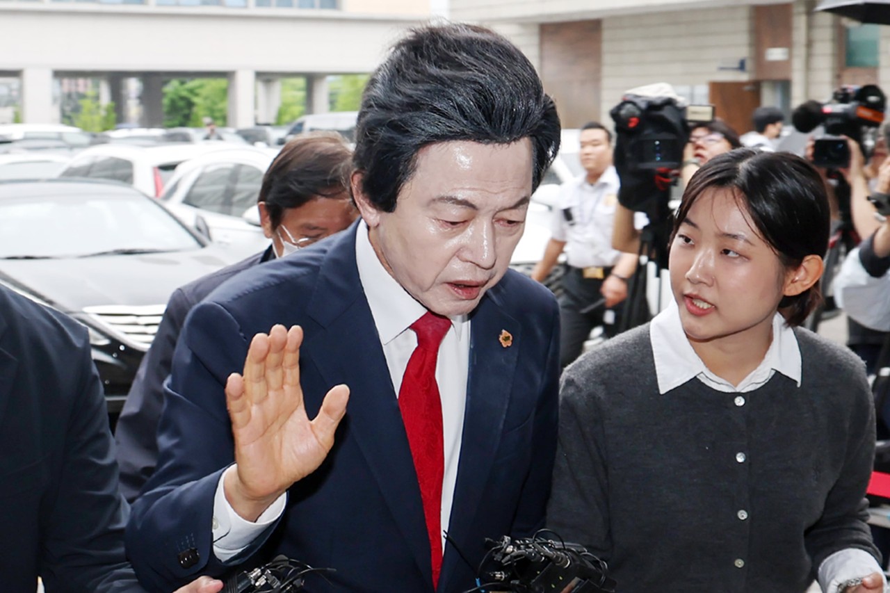 허경영 국가혁명당 명예대표, 사기와 성추행으로 구속기소…범죄 수익 389억 원 추징