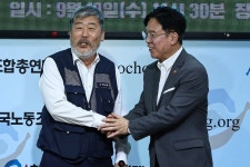 한국노총 방문한 김영훈 장관 “노동계 추투, 노란봉투법 때문만은 아냐”