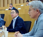 [재계 키맨] AI 사활 건 구광모의 나침반… ‘선택과 집중’ 실행하는 권봉석 LG 부회장