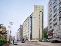 쿠시먼앤드웨이크필드·알스퀘어 컨소시엄, 코람코운용 보유 ‘청담 휴젤빌딩’ 매각 주선