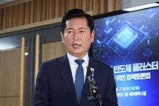 김민석은 김어준 유튜브 정면돌파, 정청래는 반도체 토론회 맞불