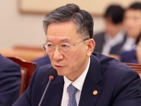 한동훈, ‘사의 표명’ 정성호에 “도망간다고 책임 없어지지 않아”