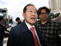 ‘정치자금 부정 지출 의혹’ 홍준표 측근 2명, 구속영장 기각