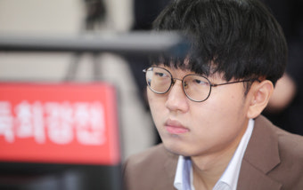 신진서, 커제 꺾고 5연승… 한국 농심배 우승