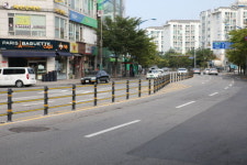 우레탄 재질로 차량 충돌 시 복원력 우수…해솔산업 세로형 차선 분리대 주목