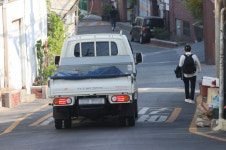 차도·보도 분리 안 된 도로서 보행자 우선…내일부터 21곳 시행