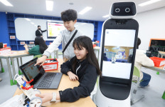 [영상] LG-구글 미래교실 조성…전자칠판에 수업하고 코딩으로 로봇조종