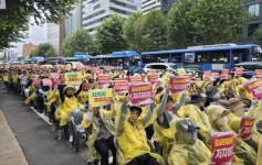 홈플러스 노조 1천명 대규모 집회…논의 없는 매각엔 투쟁뿐