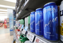 맥주 2캔 사면 끝?…내년부터 면세 주류 2병 제한 폐지