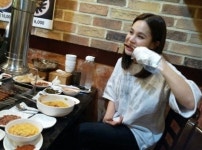 아이비 먹방, 양갈비 폭풍흡입..이런 여가수 봤나요