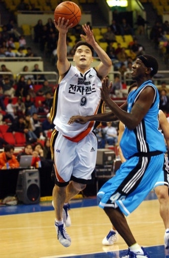 '짜릿한 한 방!' KBL 역사를 빛낸 버저비터