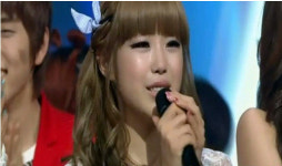 시크릿, ‘별빛달빛’으로 첫 1위 수상…‘눈물펑펑’