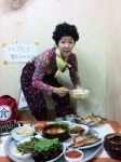 사유리, 뽀글파마+꽃무늬 바지 ‘식당 아줌마 변신’