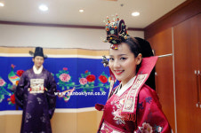 유진, 미공개 폐백사진 공개 ‘왕후 자태’