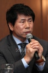 [포토] 질문에 답변하는 김현태 골키퍼 코치