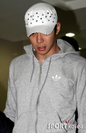 [포토] ‘부친상’ 박유천, 슬픔에 젖어…