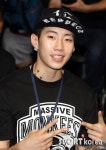 [포토] 박재범, 여배우 부럽지 않은 ‘꿀피부’ 눈길