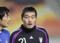 ‘골키퍼 비상’ 수원…김대환 코치를 선수로 등록