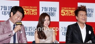 [SD포토] 박진영, 조성하 평가에 ‘수줍은 표정’
