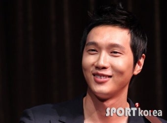 [포토] 지현우, 유인나 사랑 먹고 ‘통통 볼살’ 눈길