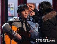 [포토] ‘슈스케4’ 로이킴, 꽃단장은 필수! ‘힐링이 필요해’