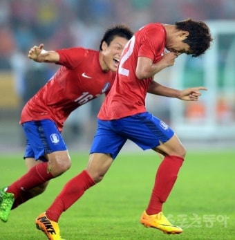[포토] 윤일록, 홍명보호 첫 골에 감격 (한일전)