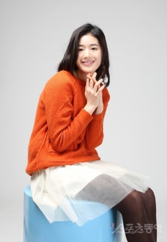 정은채 열애 부인 “카세료와 열애? 여행 안내 도와줬을 뿐”