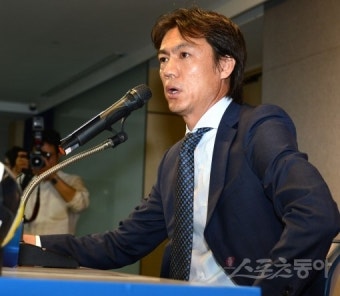 홍명보 출국… 해외파 기량 점검 나선다